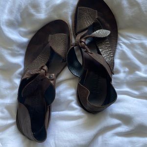 Cydwoq toe ring brown leather sandles